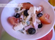 Ensalada griega con salsa tzatziki