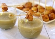 Crema de alcachofa con mini buñuelos de bacalao